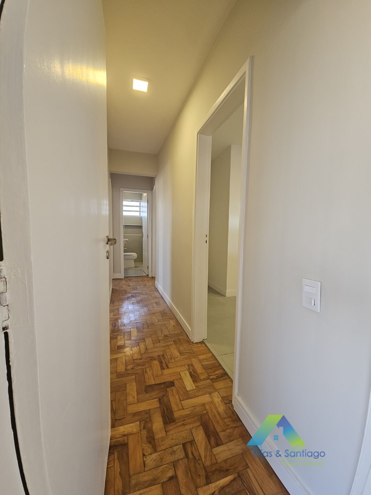 Apartamento à venda com 3 quartos, 103m² - Foto 3