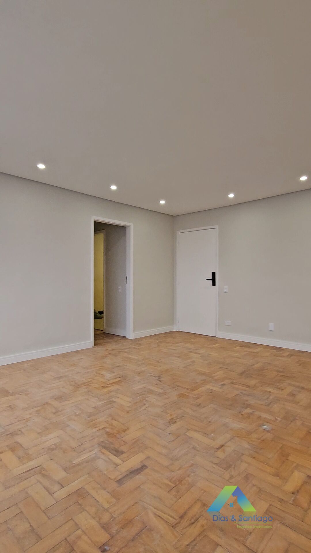 Apartamento à venda com 3 quartos, 103m² - Foto 1