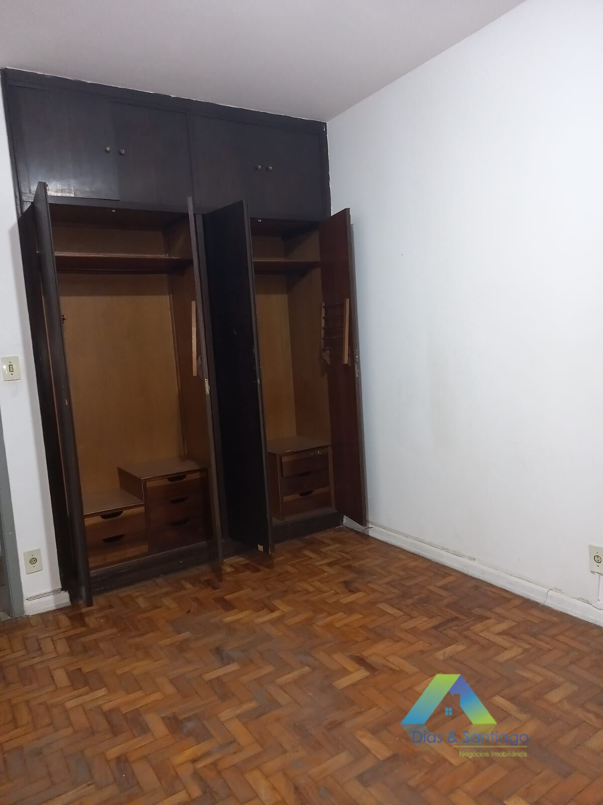 Casa para alugar com 5 quartos, 220m² - Foto 9