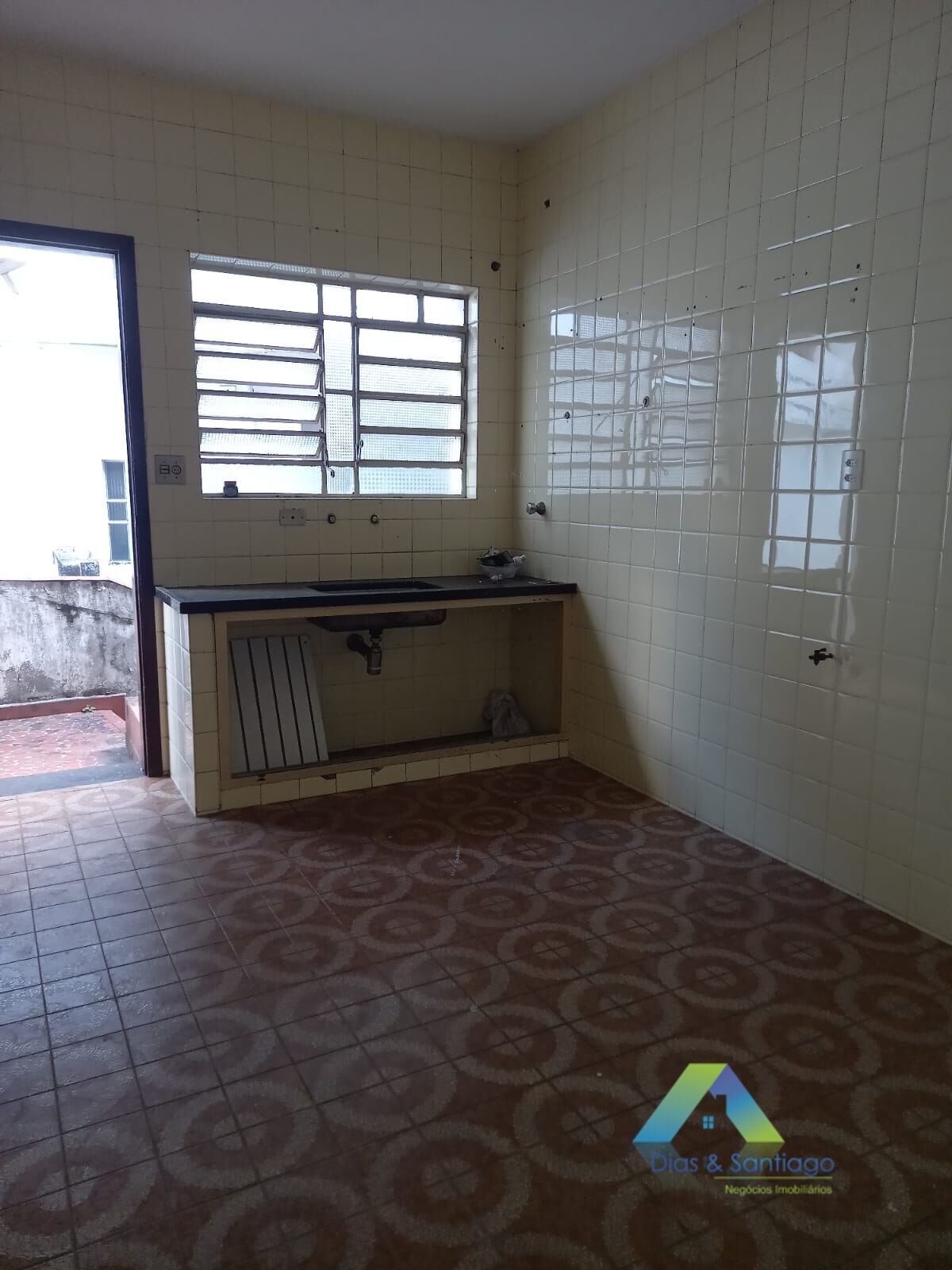 Casa para alugar com 5 quartos, 220m² - Foto 11
