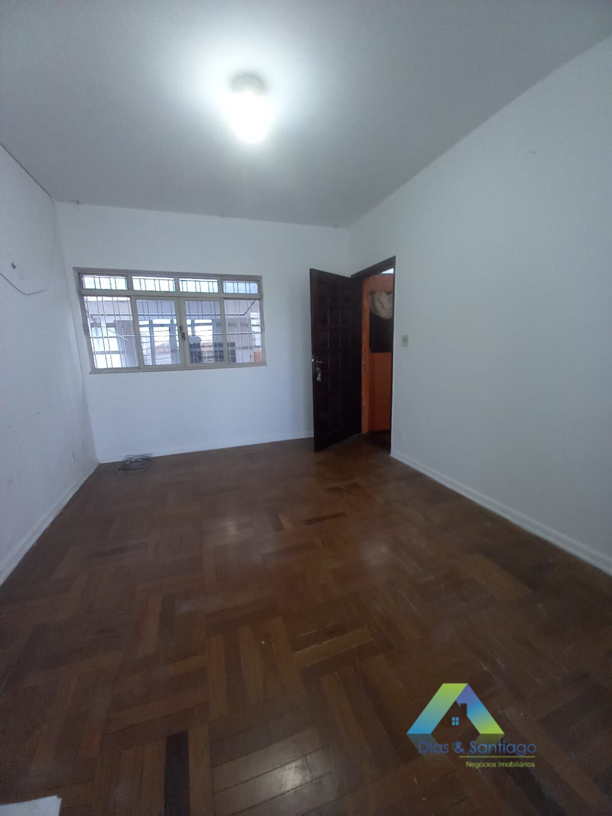 Casa para alugar com 5 quartos, 220m² - Foto 2