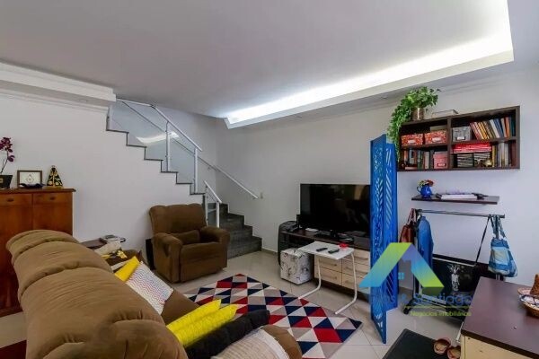 Casa à venda com 3 quartos, 174m² - Foto 1