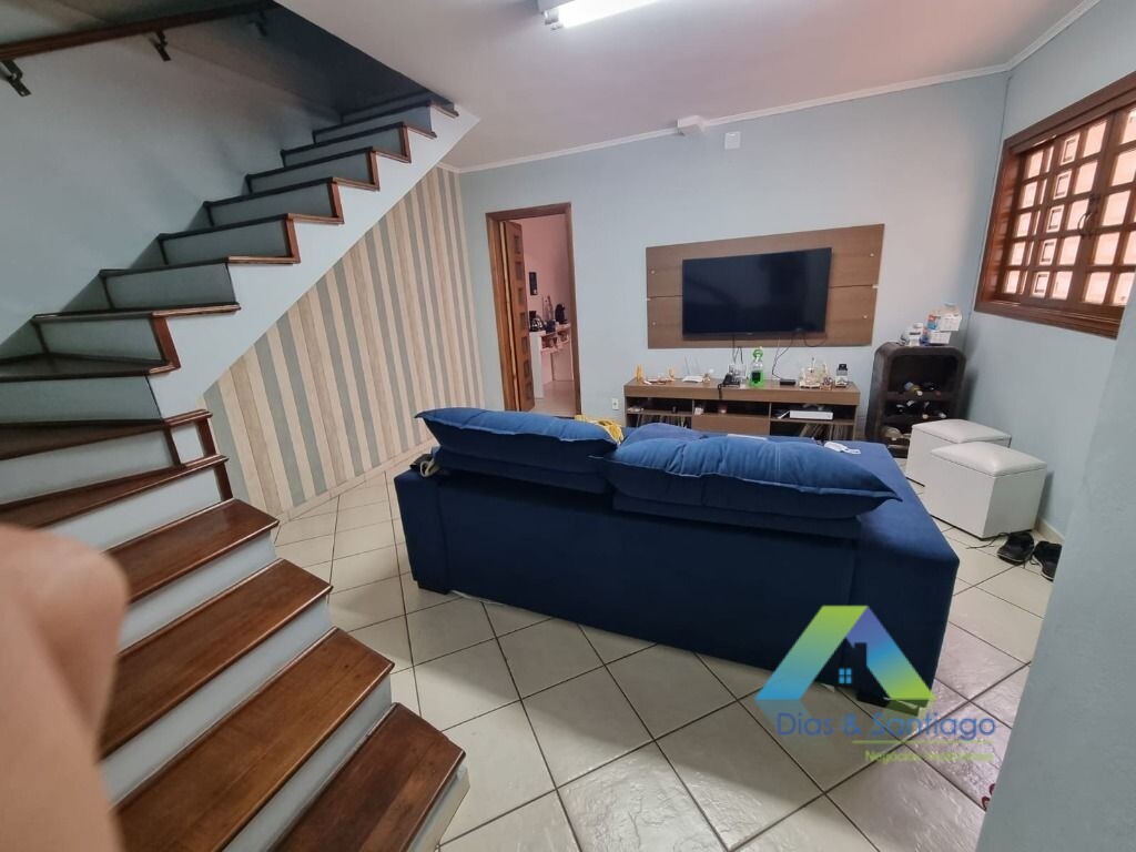 Sobrado à venda com 5 quartos, 350m² - Foto 1