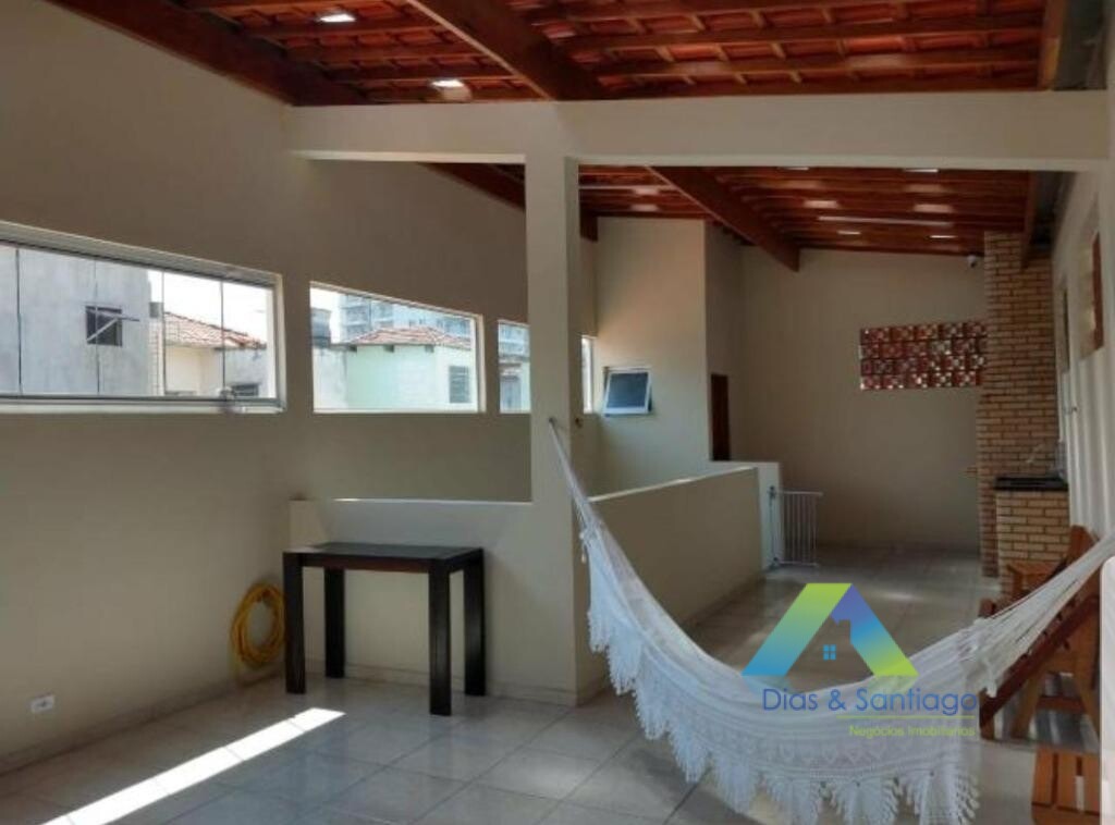 Casa à venda com 3 quartos, 190m² - Foto 1