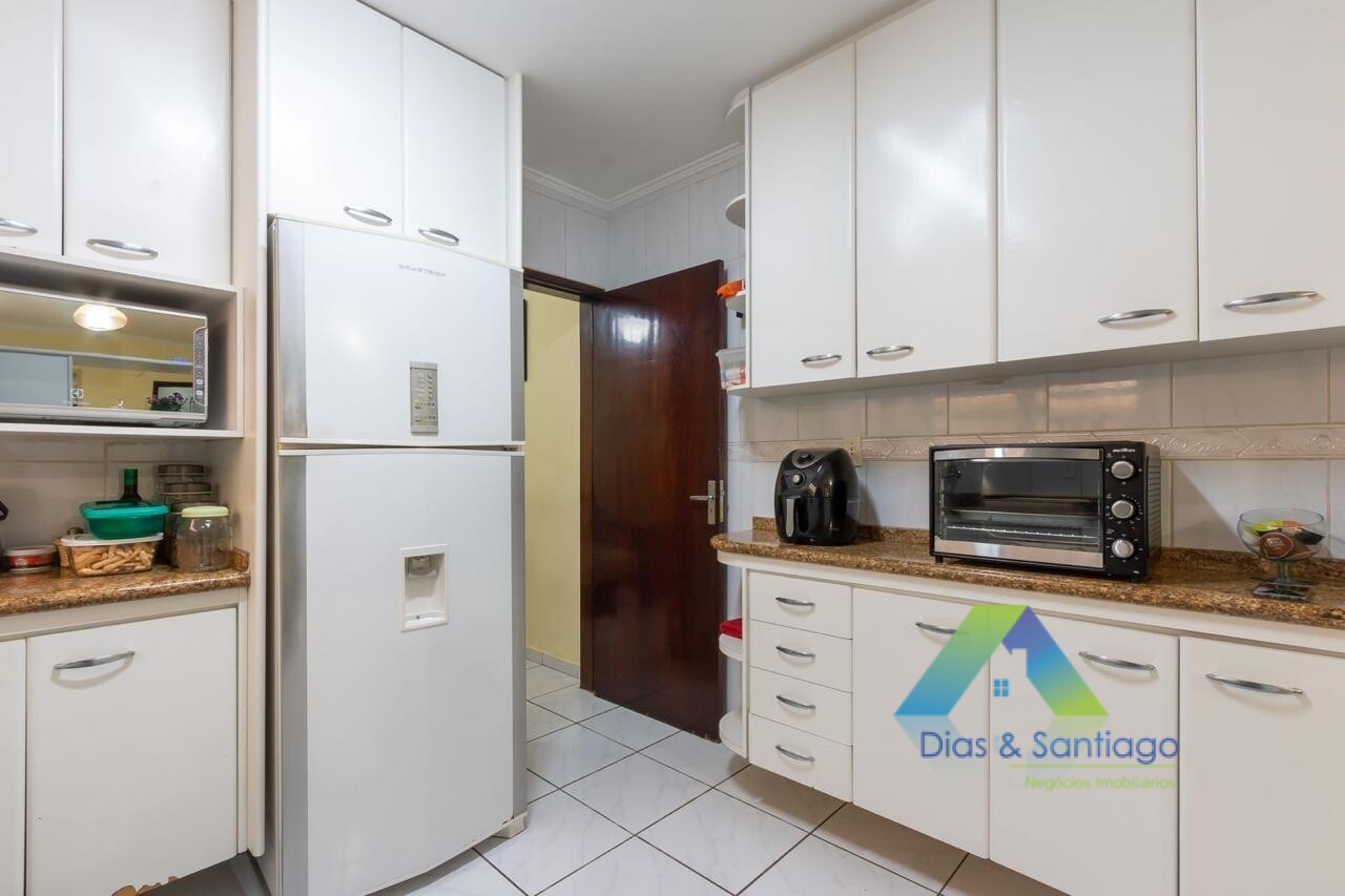 Sobrado à venda com 4 quartos, 250m² - Foto 13