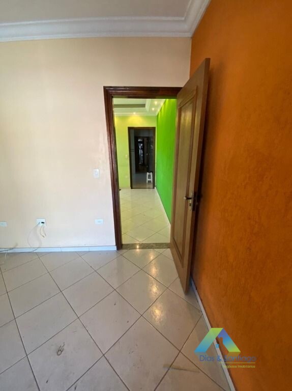 Sobrado à venda com 2 quartos, 240m² - Foto 3