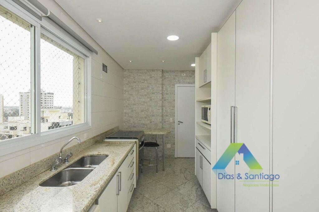 Apartamento à venda com 3 quartos, 193m² - Foto 3