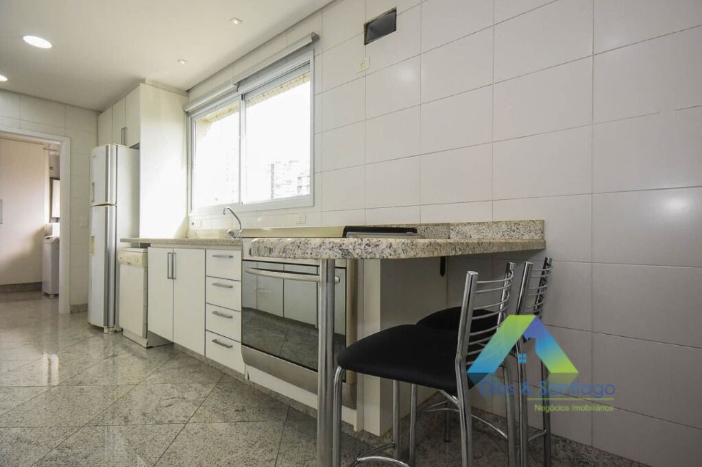 Apartamento à venda com 3 quartos, 193m² - Foto 4