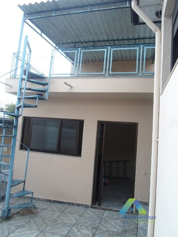 Sobrado à venda com 2 quartos, 225m² - Foto 1