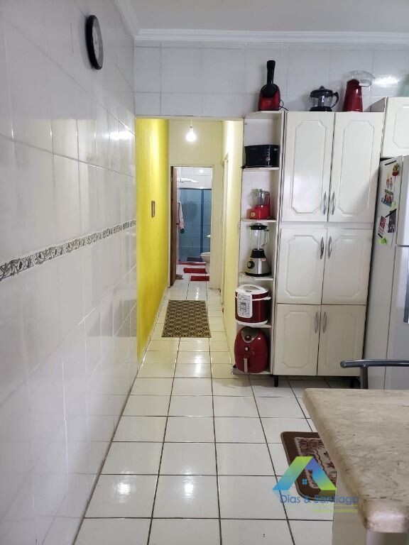 Casa à venda com 2 quartos, 200m² - Foto 4