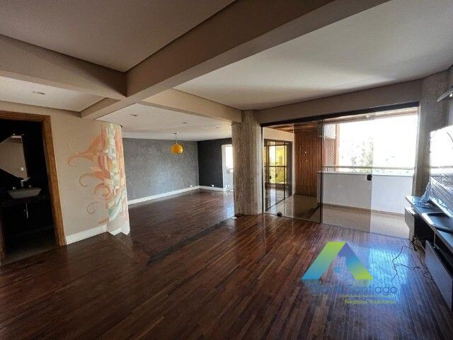 Apartamento à venda com 3 quartos, 180m² - Foto 1