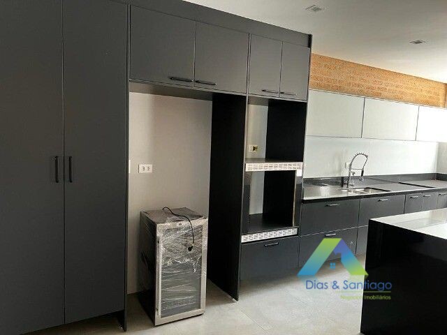 Apartamento à venda com 3 quartos, 180m² - Foto 2