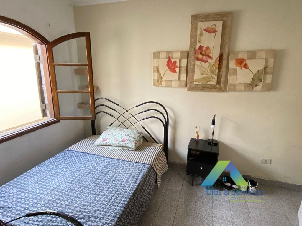 Casa à venda com 3 quartos, 182m² - Foto 1