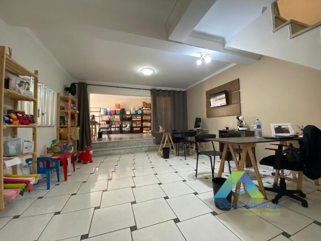 Sobrado à venda com 4 quartos, 200m² - Foto 2