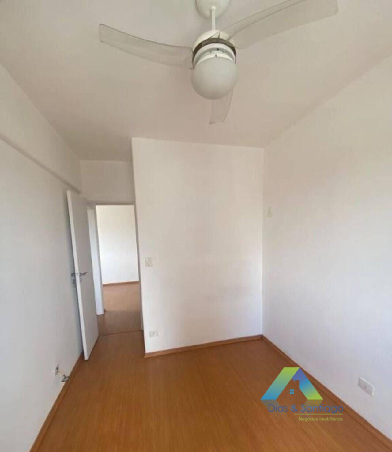 Apartamento à venda com 2 quartos, 62m² - Foto 3