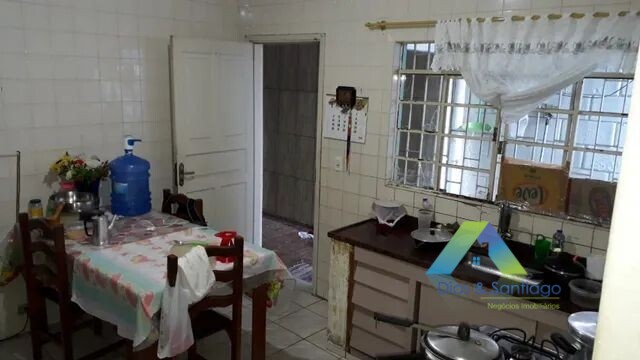 Casa à venda com 5 quartos, 200m² - Foto 3