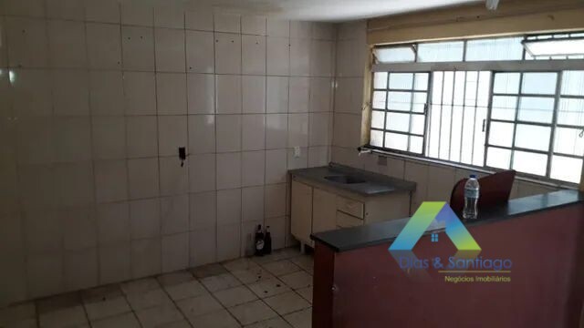 Casa à venda com 5 quartos, 200m² - Foto 12