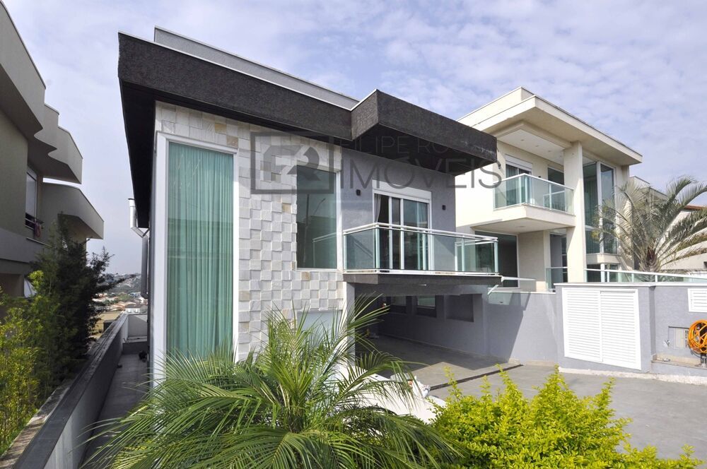 Casa à venda com 3 quartos, 252m² - Foto 1