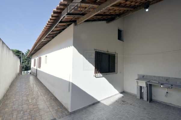 Casa à venda com 2 quartos, 80m² - Foto 1