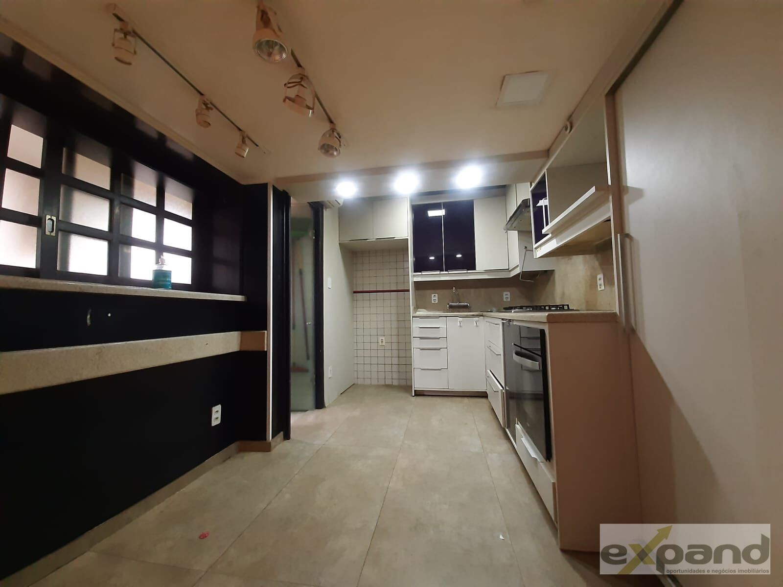 Apartamento à venda com 3 quartos, 83m² - Foto 2