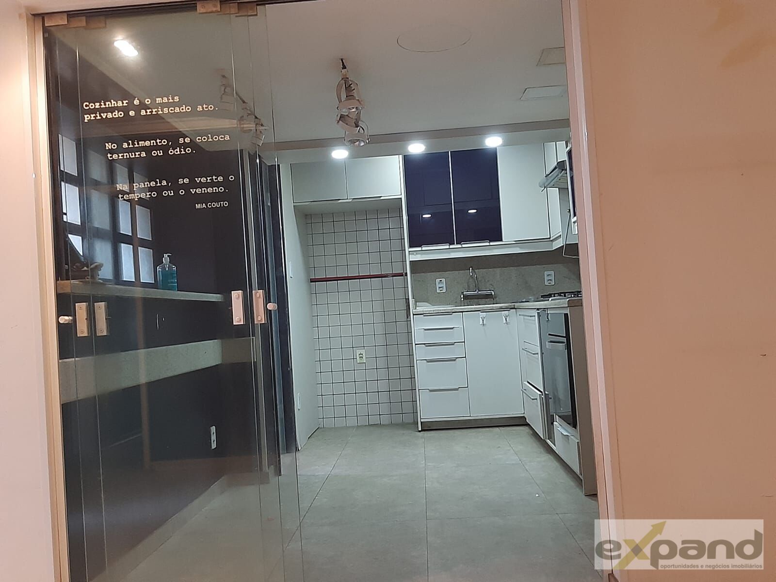 Apartamento à venda com 3 quartos, 83m² - Foto 3