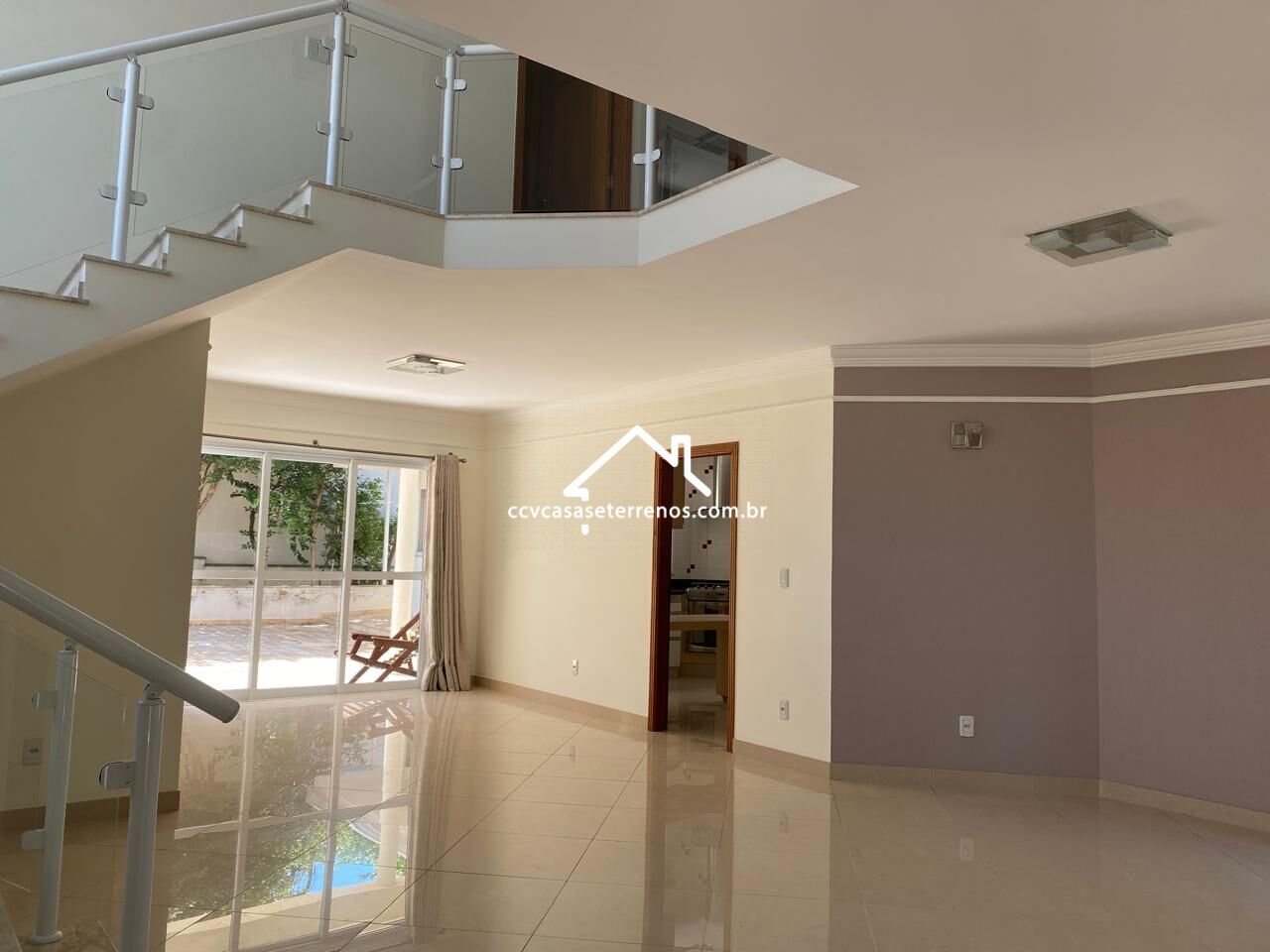 Casa de Condomínio à venda com 3 quartos, 274m² - Foto 1