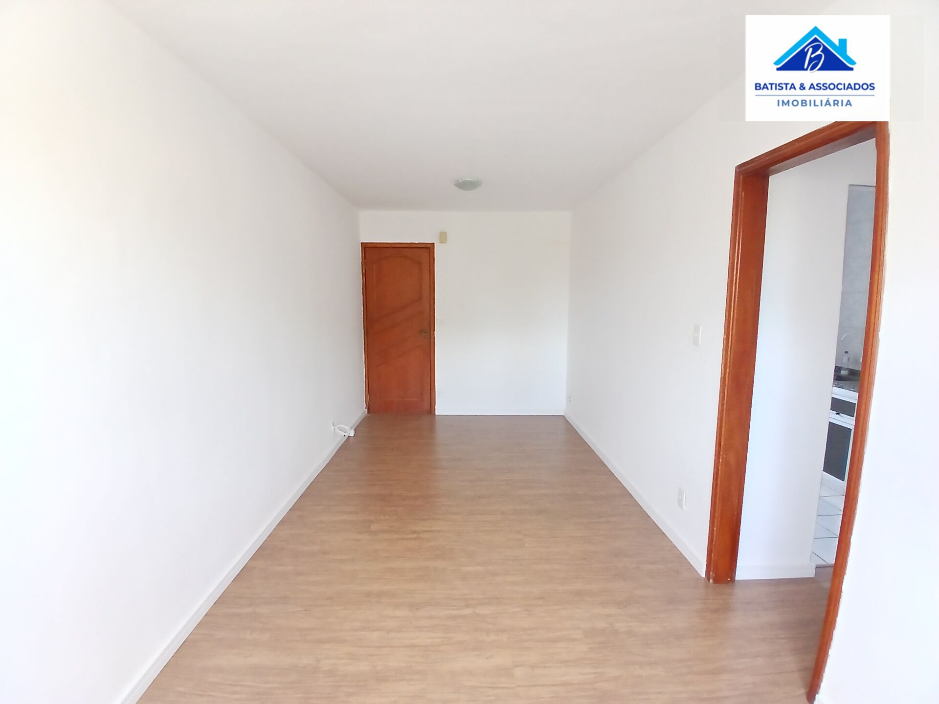 Apartamento à venda com 3 quartos, 75m² - Foto 2