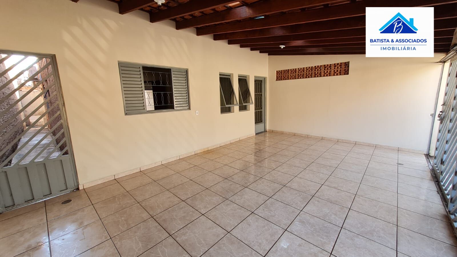 Casa à venda com 3 quartos, 80m² - Foto 4