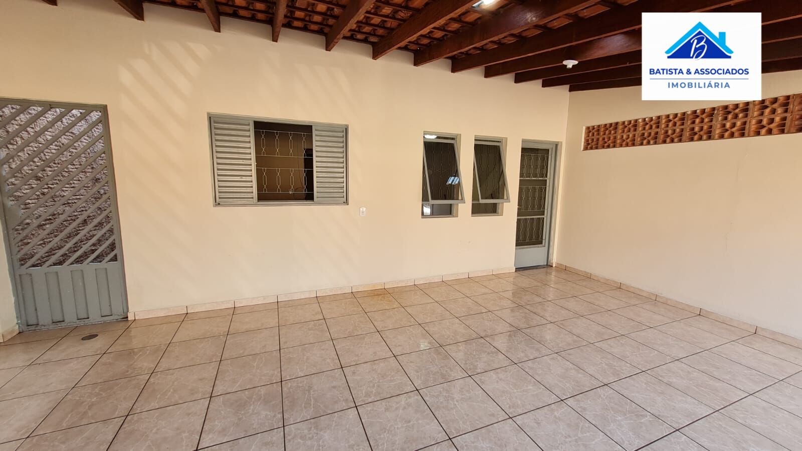 Casa à venda com 3 quartos, 80m² - Foto 3