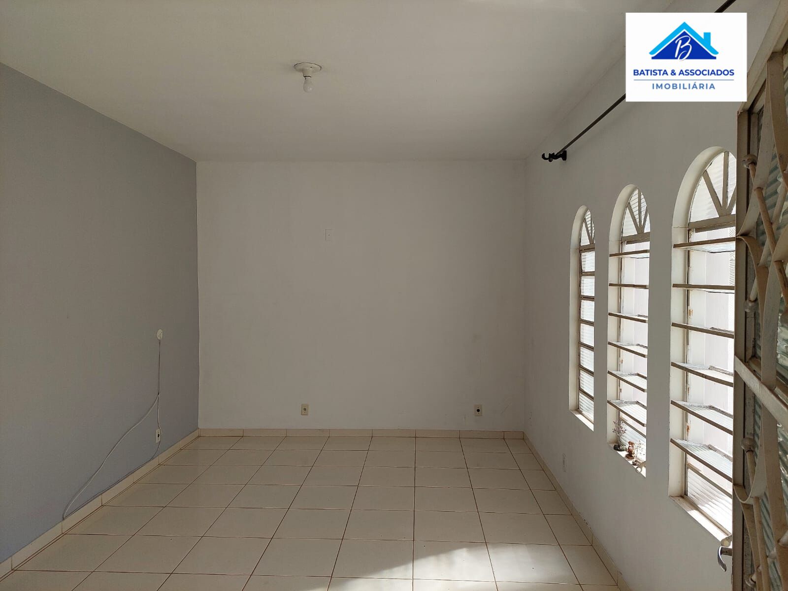 Casa à venda com 3 quartos, 130m² - Foto 2