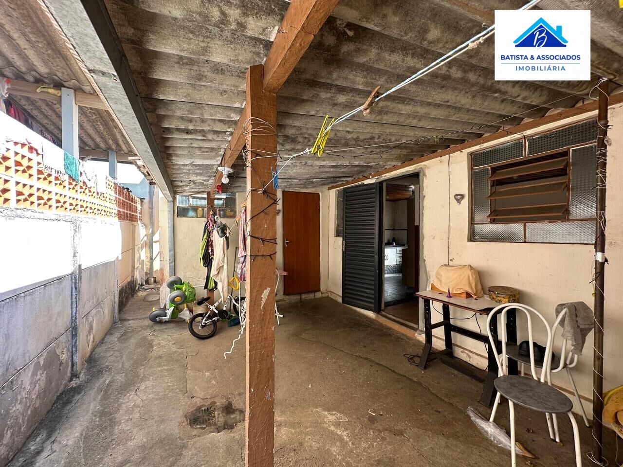 Casa à venda com 2 quartos, 250m² - Foto 17