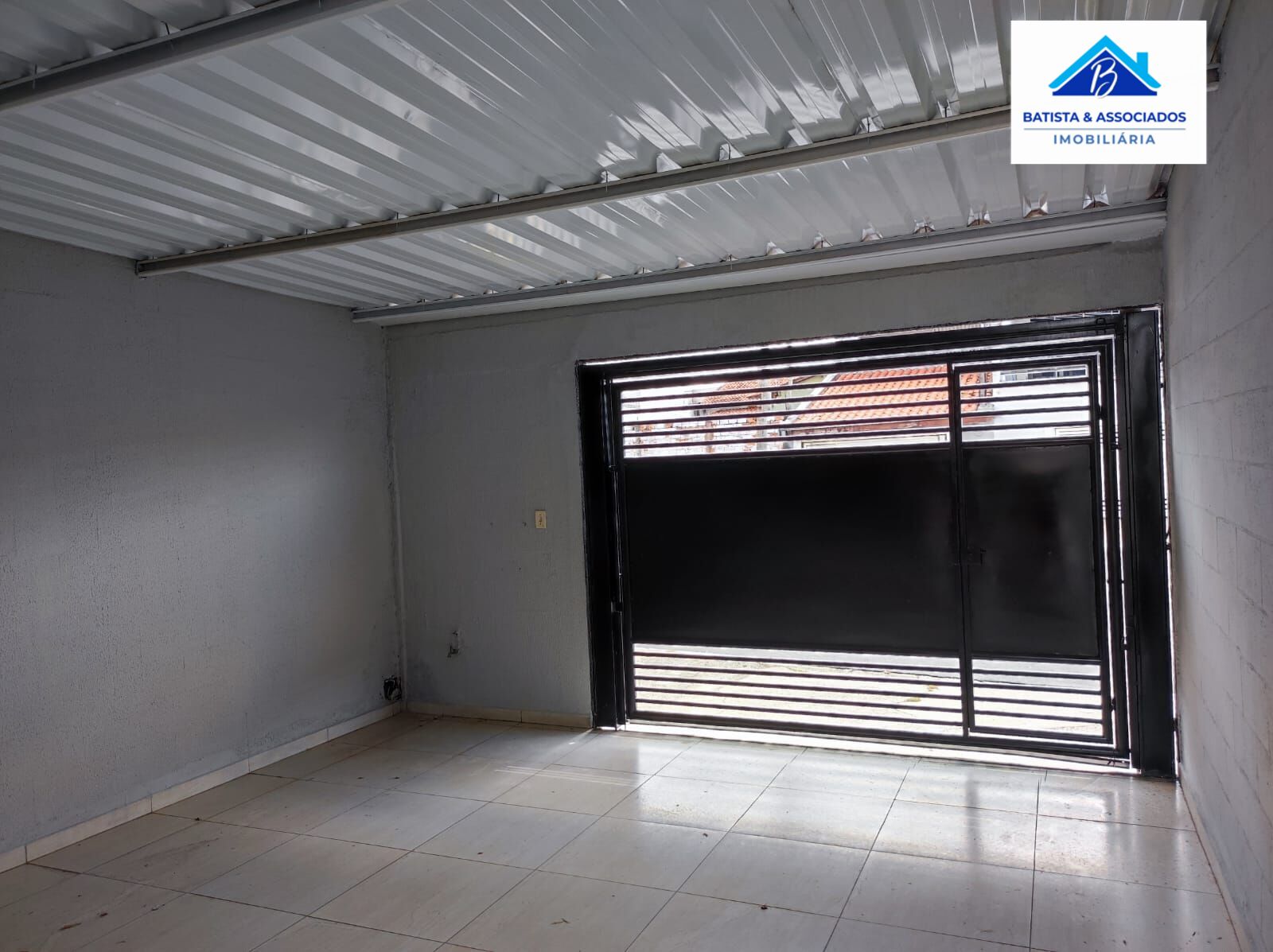 Casa à venda com 2 quartos, 70m² - Foto 4