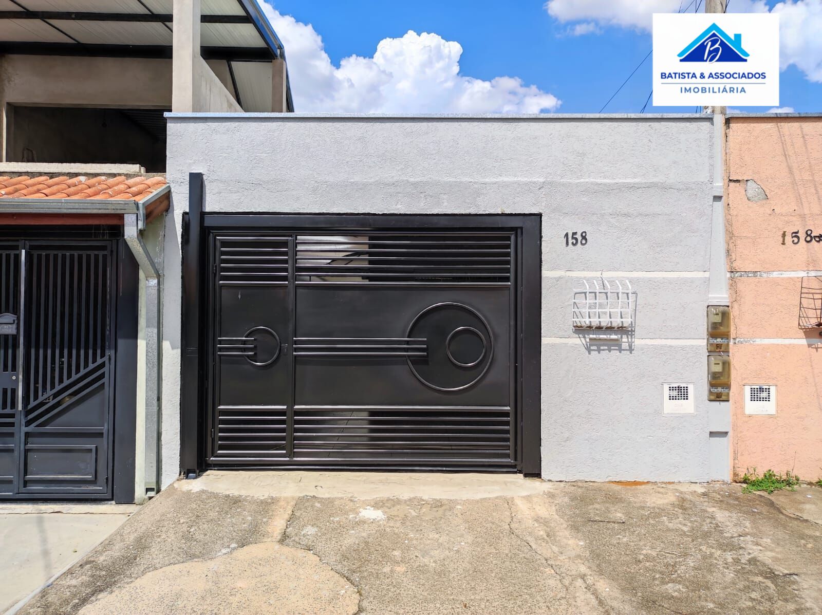 Casa à venda com 2 quartos, 70m² - Foto 1