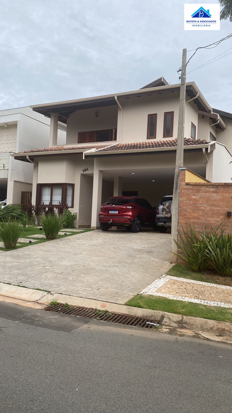 Casa à venda com 4 quartos, 270m² - Foto 1