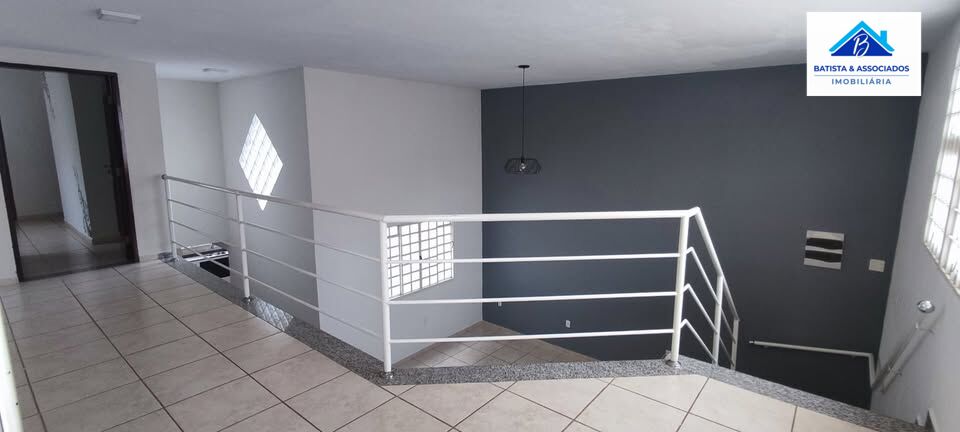 Casa à venda com 4 quartos, 240m² - Foto 4