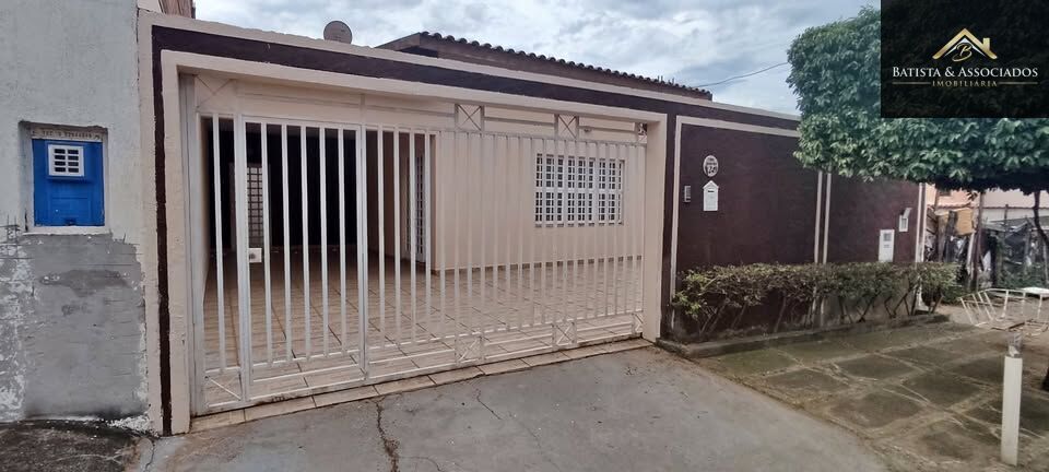 Casa, 4 quartos, 240 m² - Foto 1