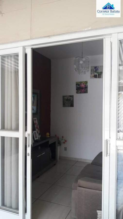 Casa à venda com 2 quartos, 70m² - Foto 4