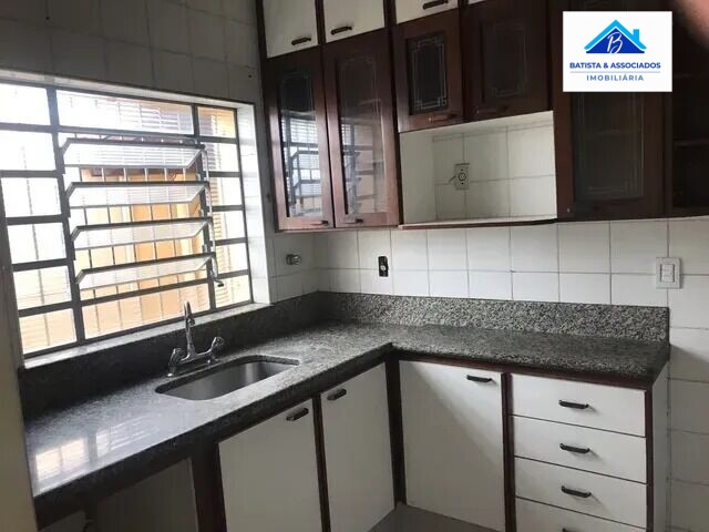 Casa à venda com 3 quartos, 130m² - Foto 2