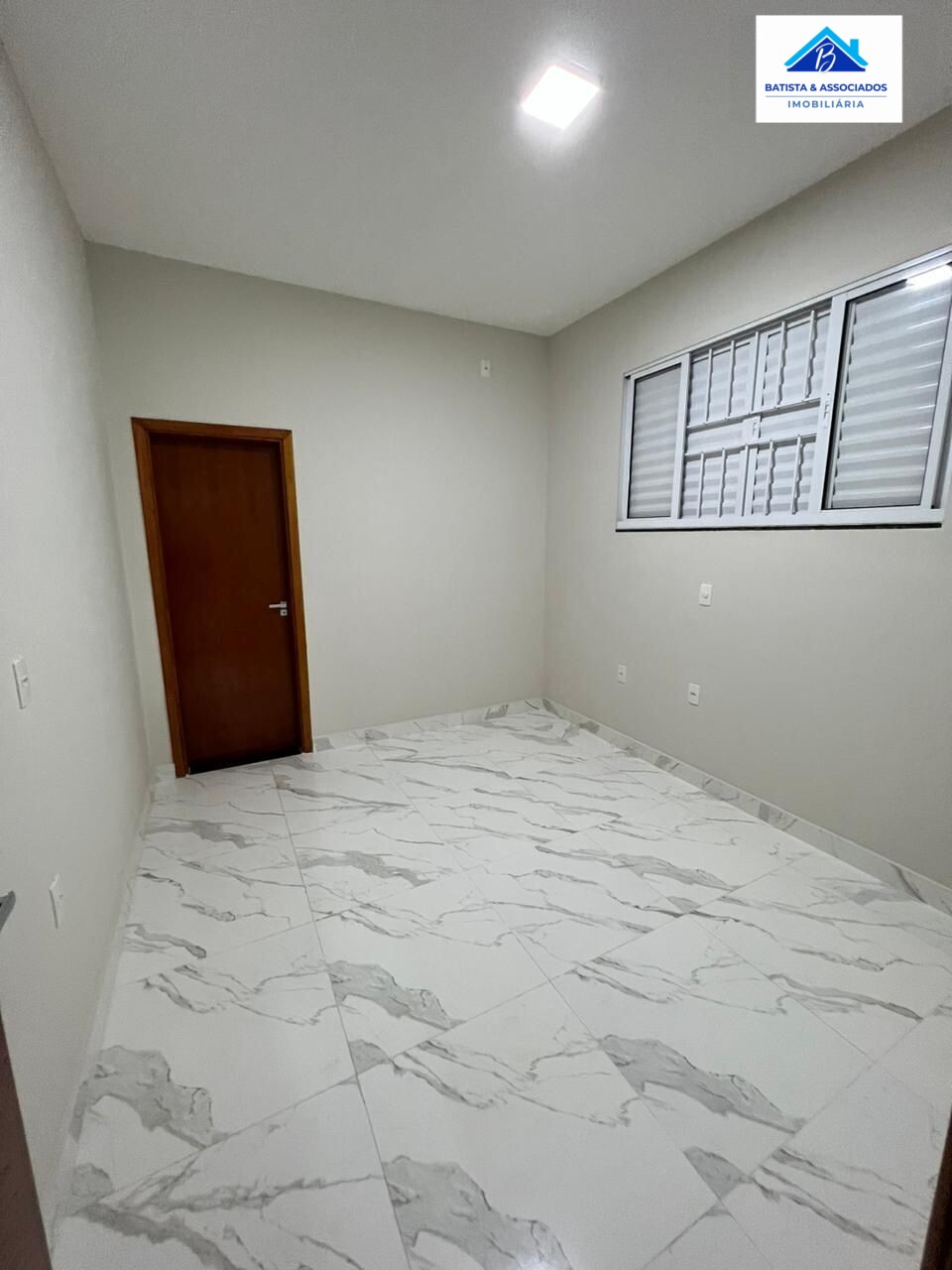 Casa à venda com 2 quartos, 70m² - Foto 6