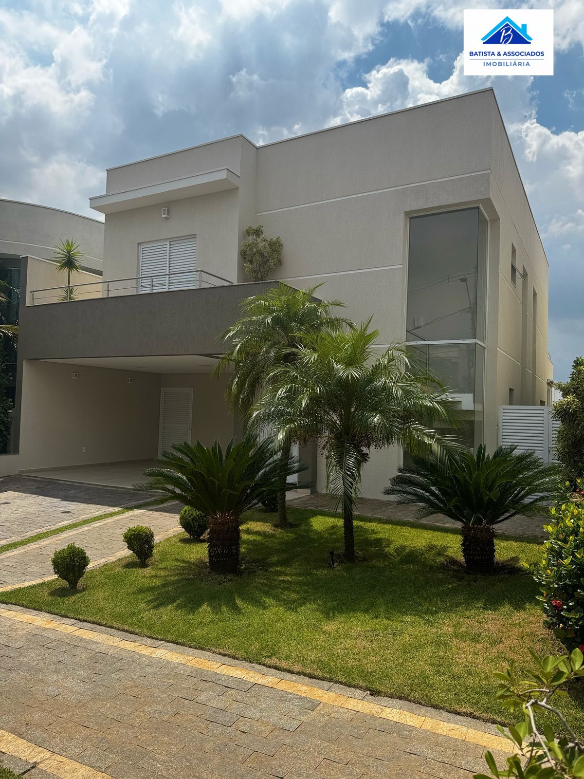 Casa à venda com 3 quartos, 250m² - Foto 1