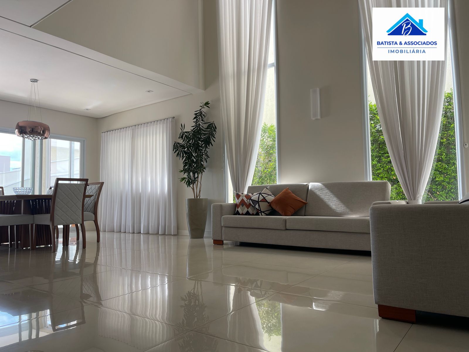 Casa à venda com 3 quartos, 250m² - Foto 2