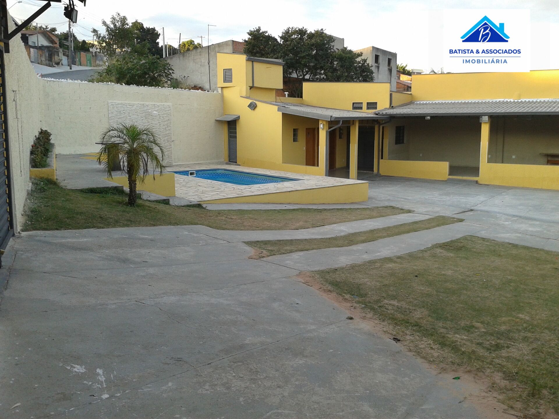 Chácara à venda com 3 quartos, 1100m² - Foto 2