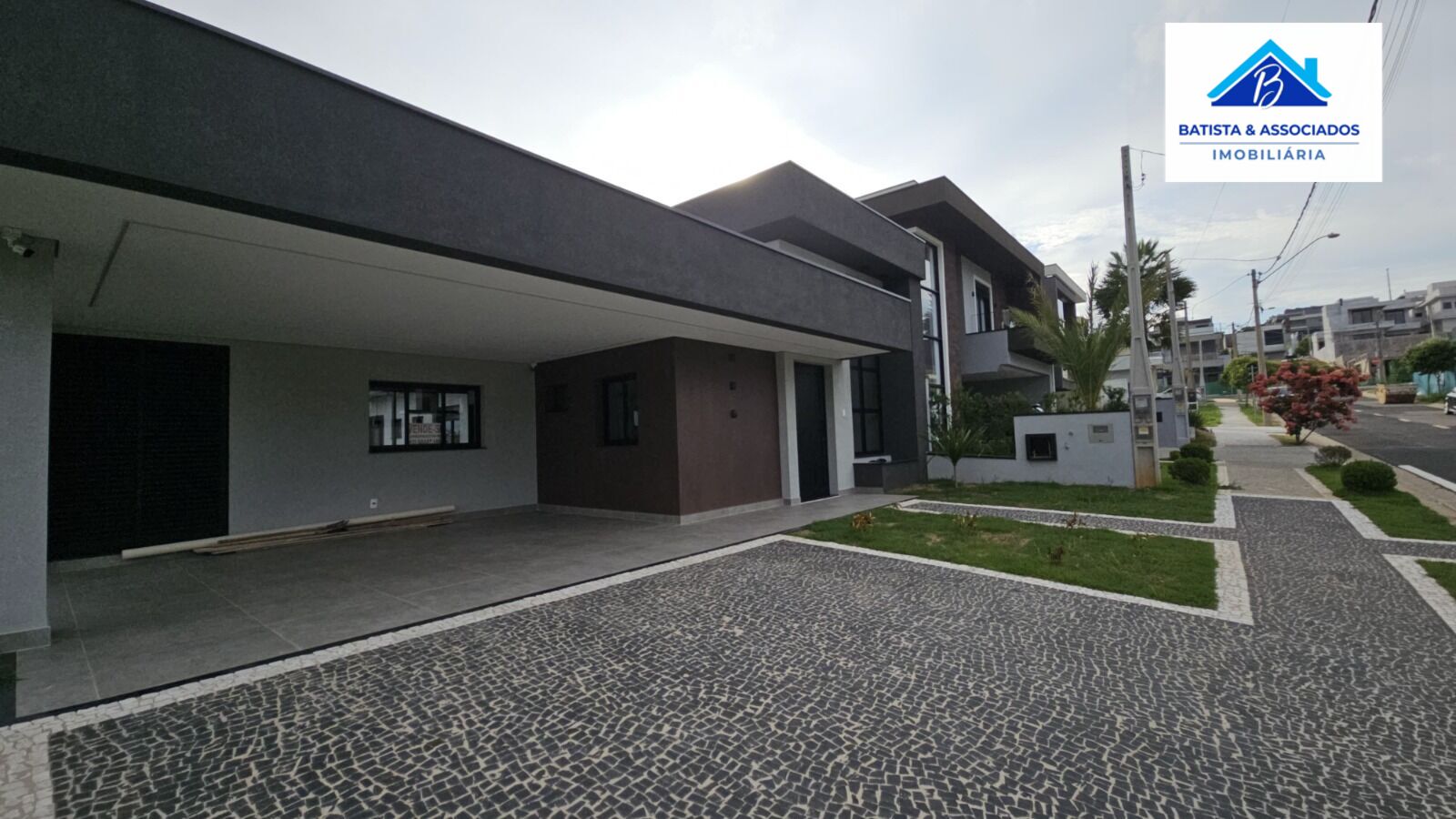 Casa à venda com 3 quartos, 220m² - Foto 2