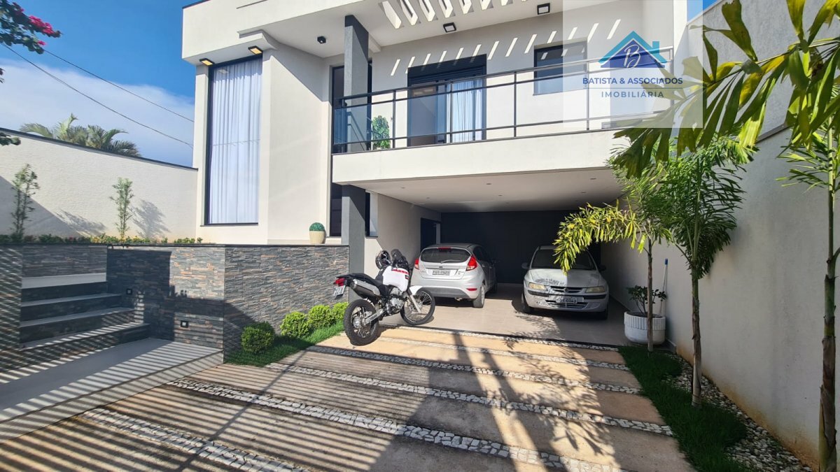 Casa à venda com 3 quartos, 256m² - Foto 1