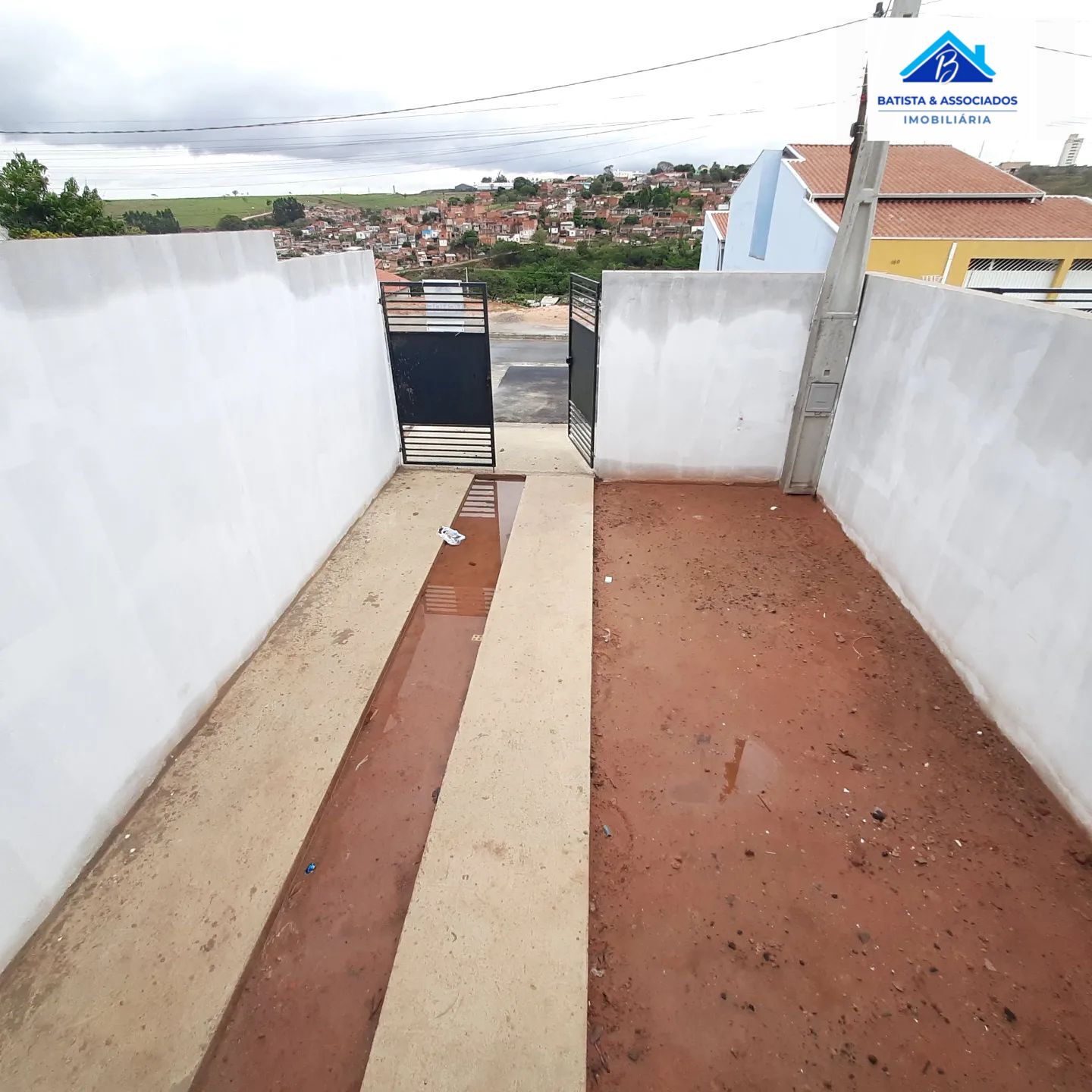 Casa à venda com 2 quartos, 60m² - Foto 11