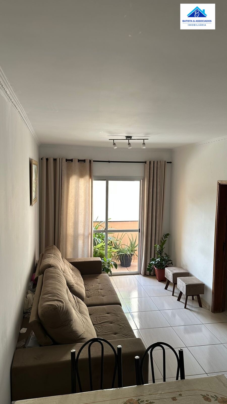 Apartamento à venda com 2 quartos, 75m² - Foto 2