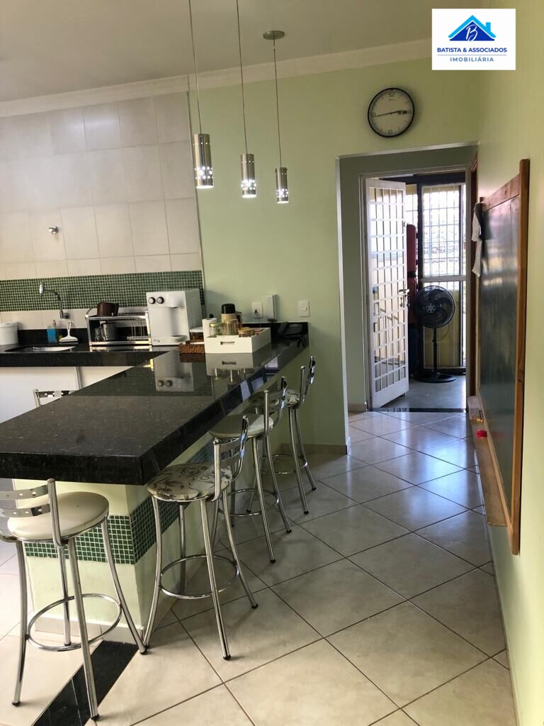 Casa à venda com 2 quartos, 140m² - Foto 11