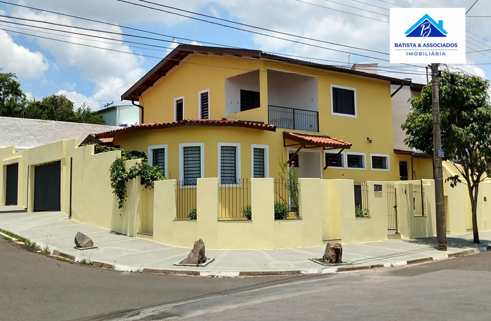 Casa à venda com 4 quartos, 293m² - Foto 1