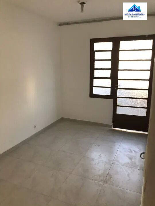 Casa à venda com 2 quartos, 90m² - Foto 2