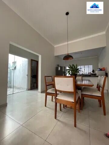 Casa à venda com 2 quartos, 80m² - Foto 2